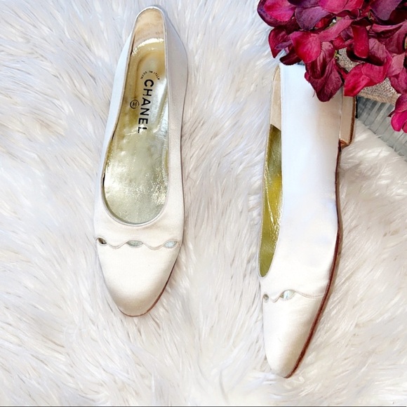 CHANEL Shoes - CHANEL Vintage Cream Satin Flat